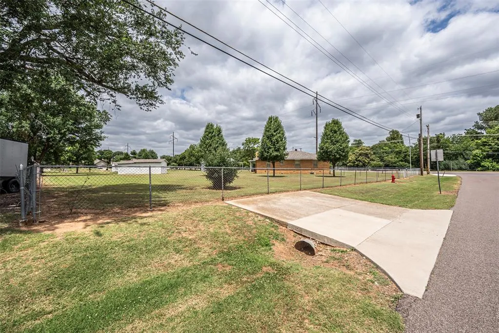 Photo 9 — 1601 S Webster Drive, Oklahoma City, OK 73130