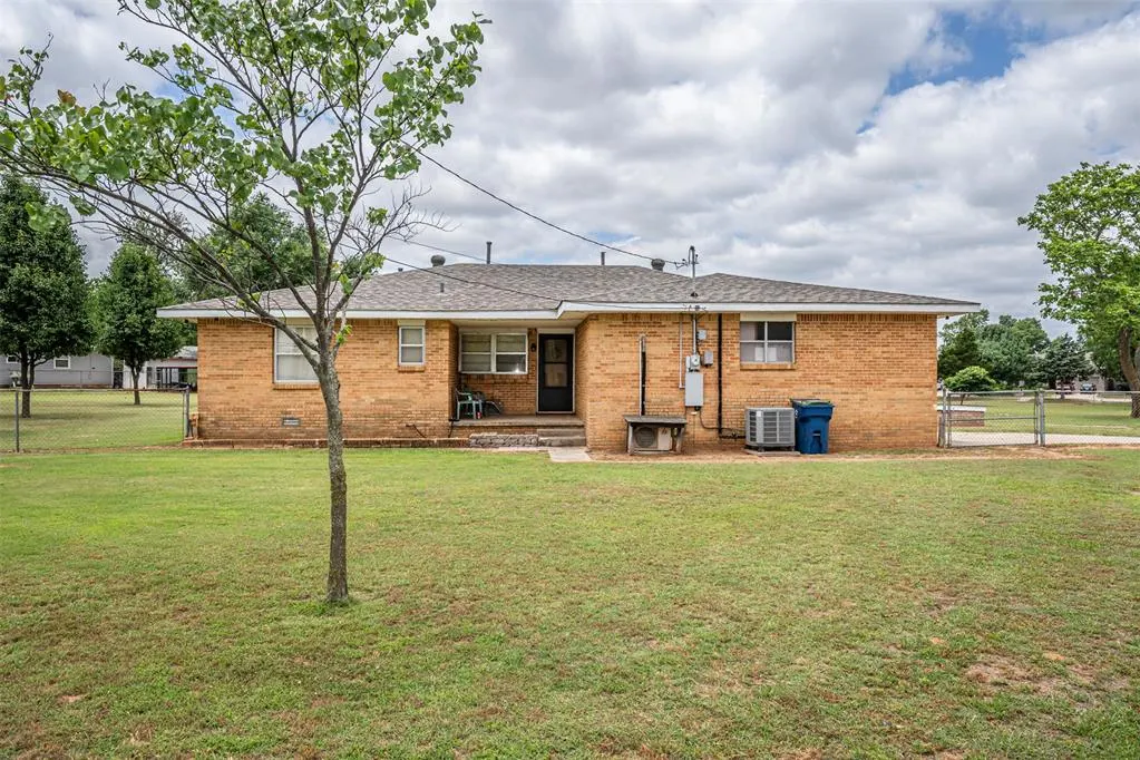 Photo 17 — 1601 S Webster Drive, Oklahoma City, OK 73130