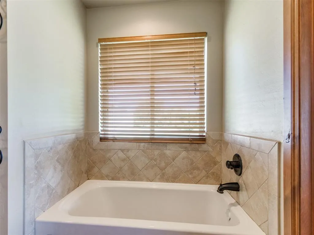 Photo 31 — 16248 N Evans Road, Okarche, OK 73762