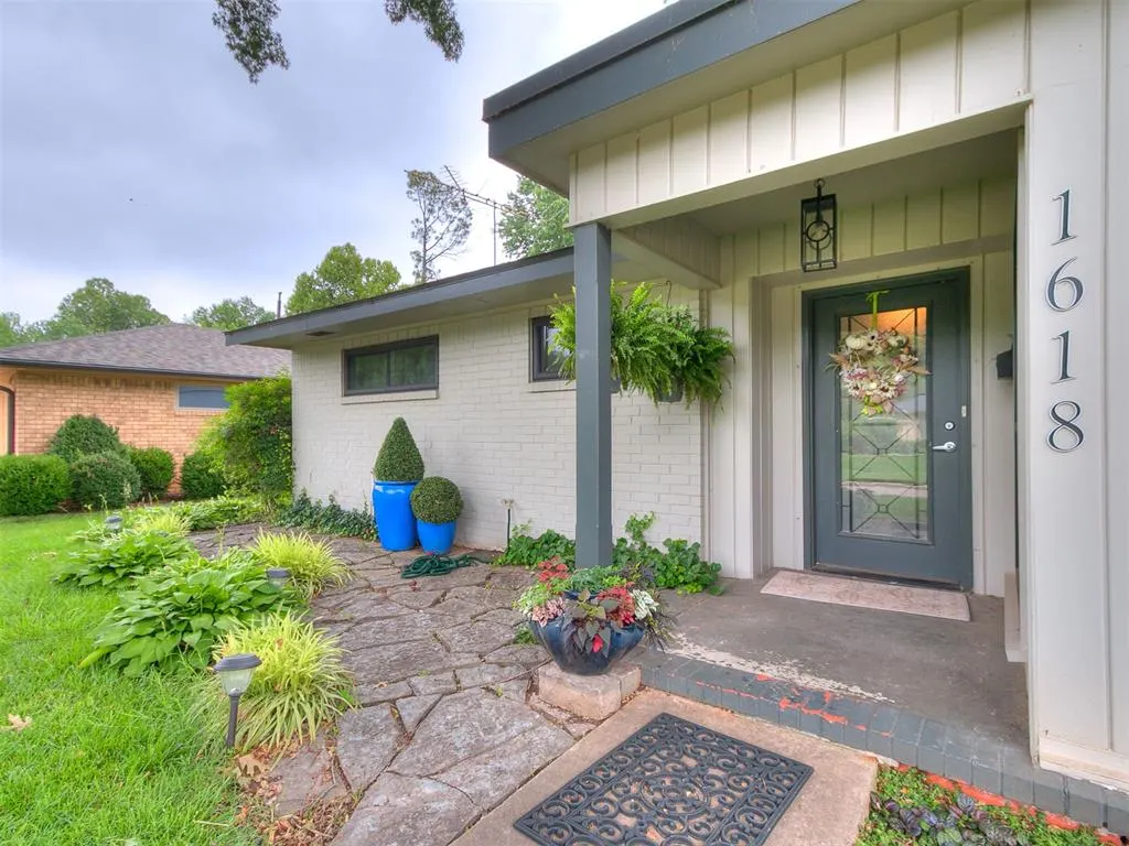 Photo 2 — 1618 Greenbriar Drive, Norman, OK 73072