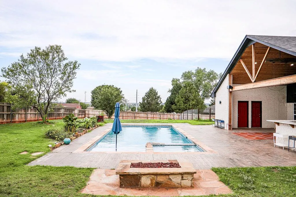 Photo 3 — 6 S Covey Street, Sayre, OK 73662
