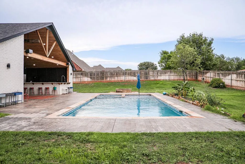 Photo 6 — 6 S Covey Street, Sayre, OK 73662
