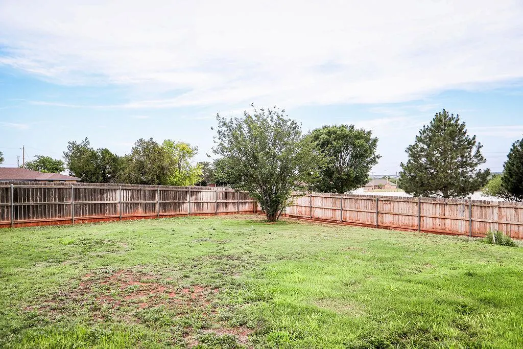 Photo 9 — 6 S Covey Street, Sayre, OK 73662