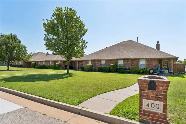 Photo 4 — 400 N Willowood Drive 400 and 402, Yukon, OK 73099