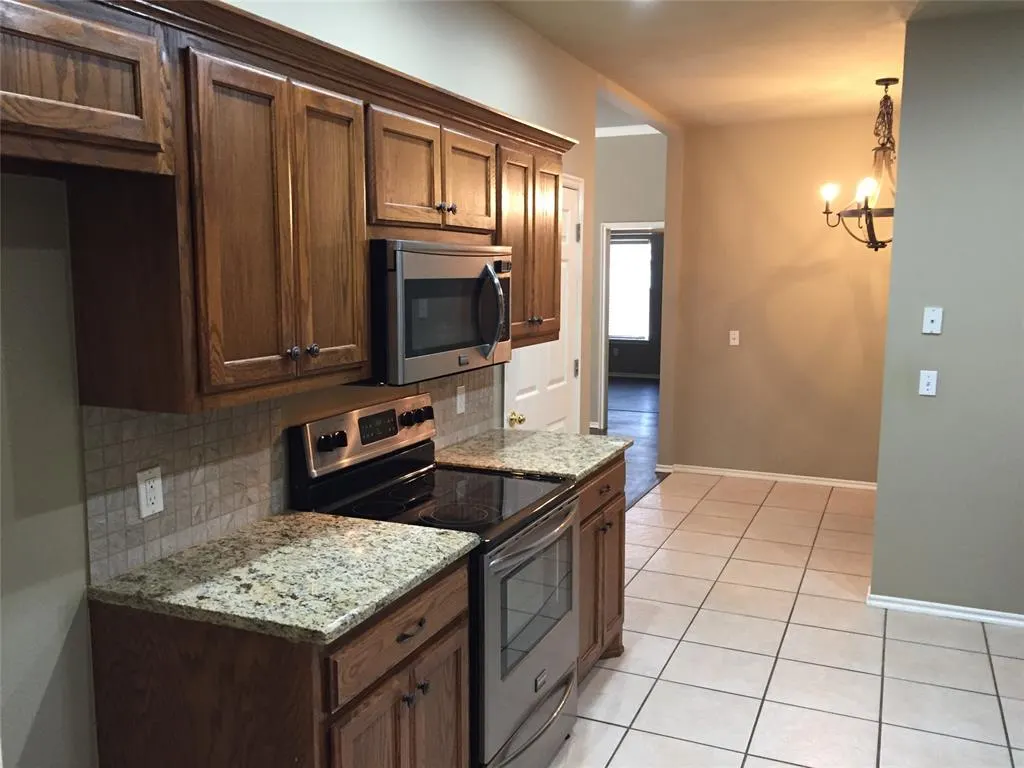 Photo 6 — 400 N Willowood Drive 400 and 402, Yukon, OK 73099