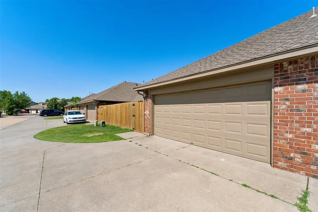 Photo 12 — 400 N Willowood Drive 400 and 402, Yukon, OK 73099