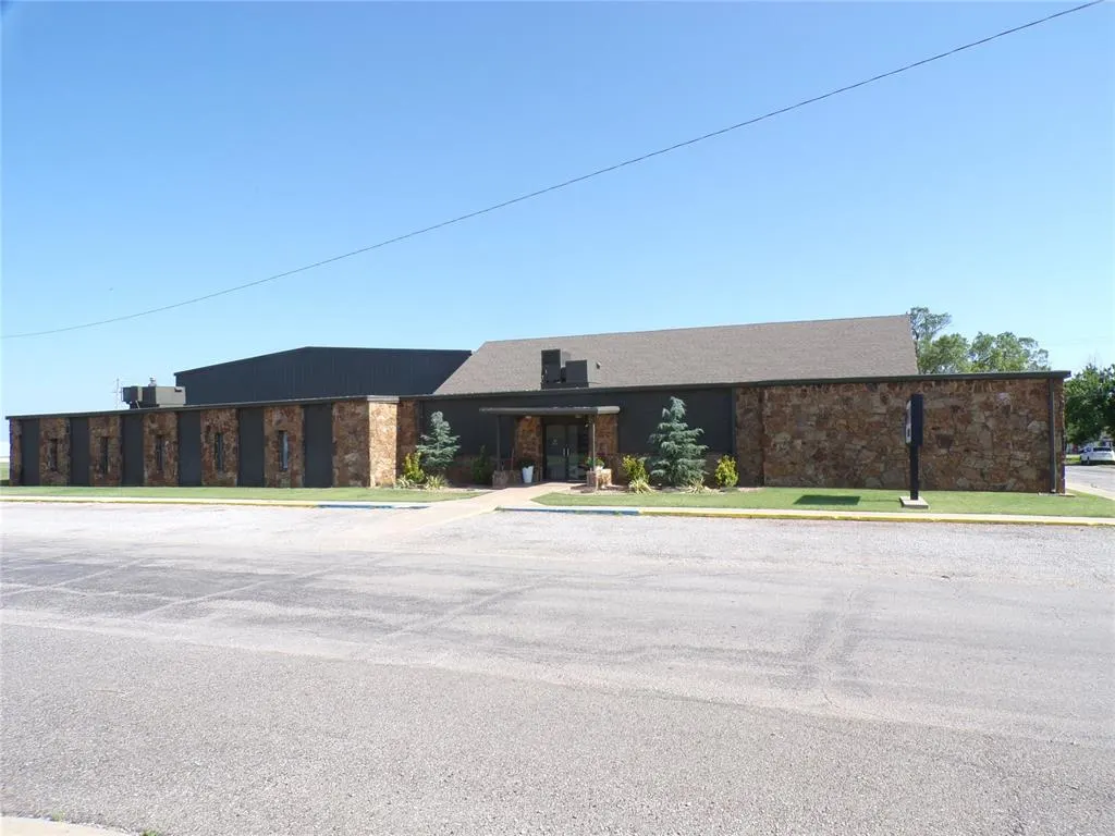 Photo 2 — 506 E 6th Street, Hydro, OK 73048