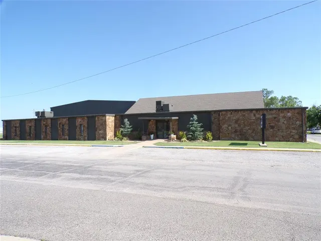 Photo 2 — 506 E 6th Street, Hydro, OK 73048