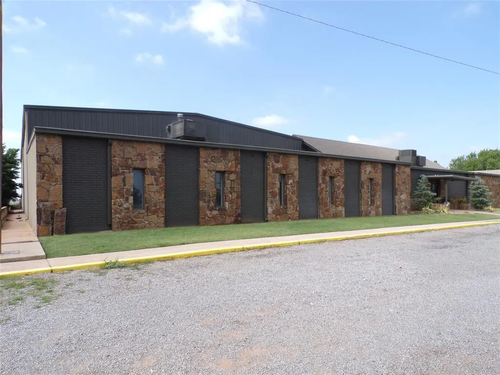 Photo 4 — 506 E 6th Street, Hydro, OK 73048
