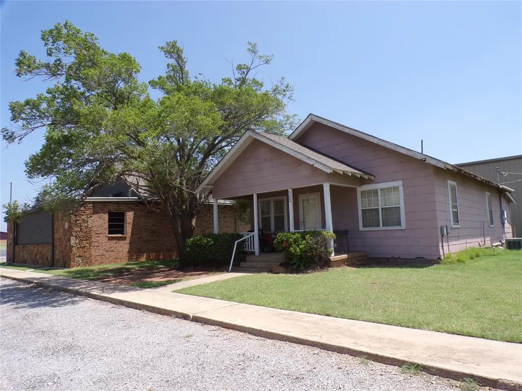 Photo 41 — 506 E 6th Street, Hydro, OK 73048