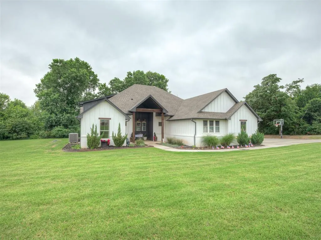 Photo 7 — 3925 Wyatt Ridge Court, Oklahoma City, OK 73150