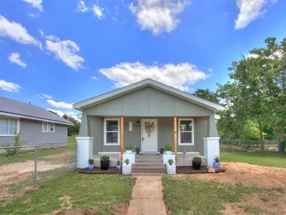 Sold home at 910 W Park Street