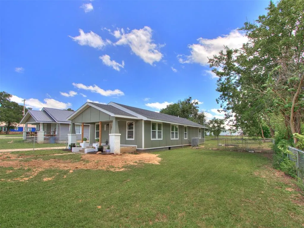 Photo 3 — 910 W Park Street, Tecumseh, OK 74873