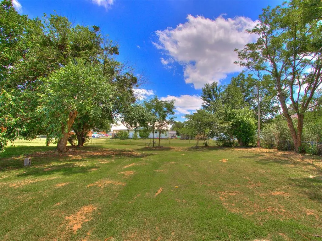 Photo 37 — 910 W Park Street, Tecumseh, OK 74873
