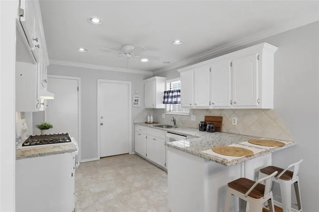 Photo 5 — 2201 Summer Way Lane, Edmond, OK 73013