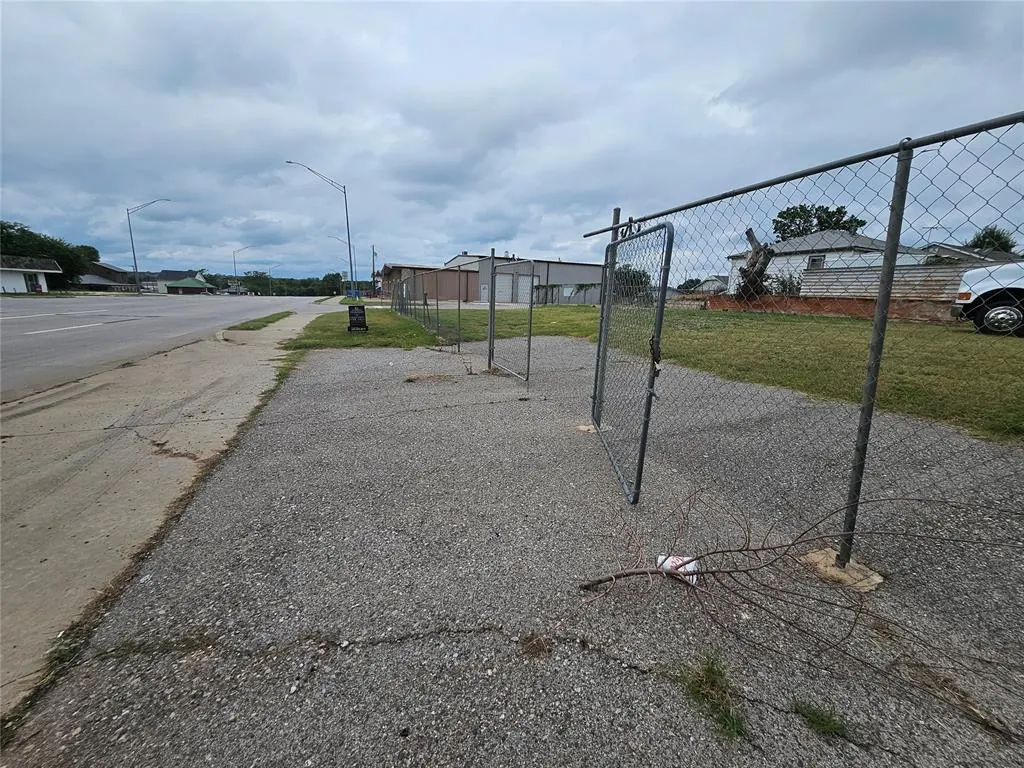 Front exterior — 212 N Monroe Avenue, Blanchard, OK 73010