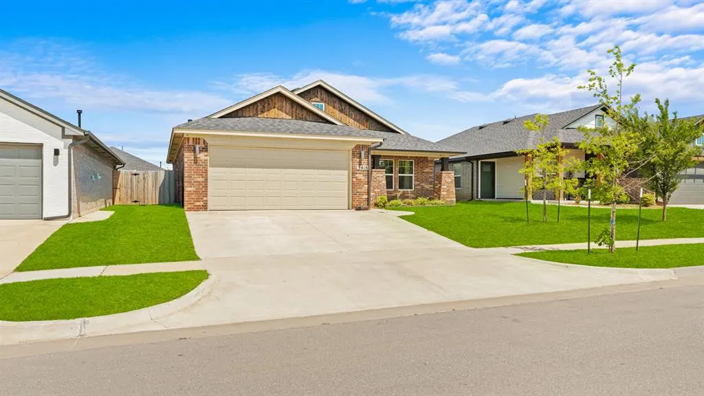 Photo 3 — 13416 Arrowhead Boulevard, Yukon, OK 73099