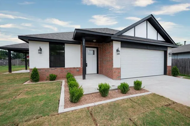 Photo 2 — 280 Windsor Way, Oklahoma City, OK 73110