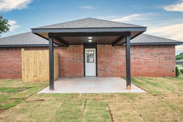 Photo 3 — 280 Windsor Way, Oklahoma City, OK 73110