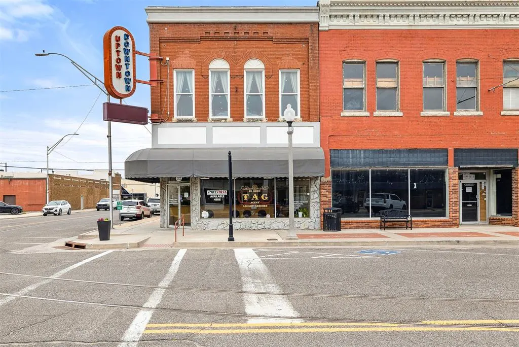 Photo 2 — 115 E Russell Street, El Reno, OK 73036