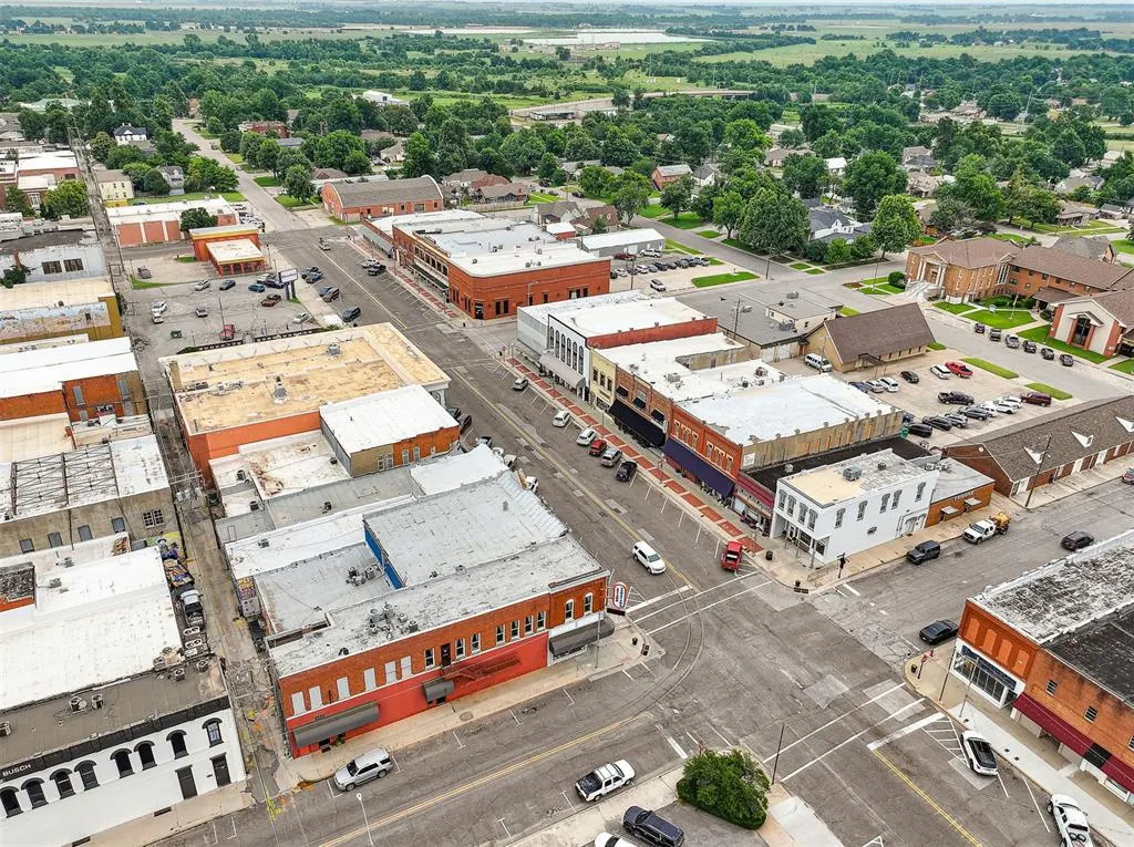 Photo 49 — 115 E Russell Street, El Reno, OK 73036