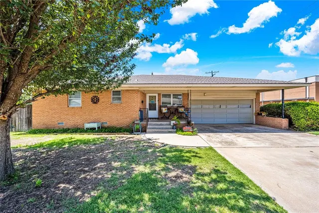 Front exterior — 433 Lester Boulevard, Duncan, OK 73533