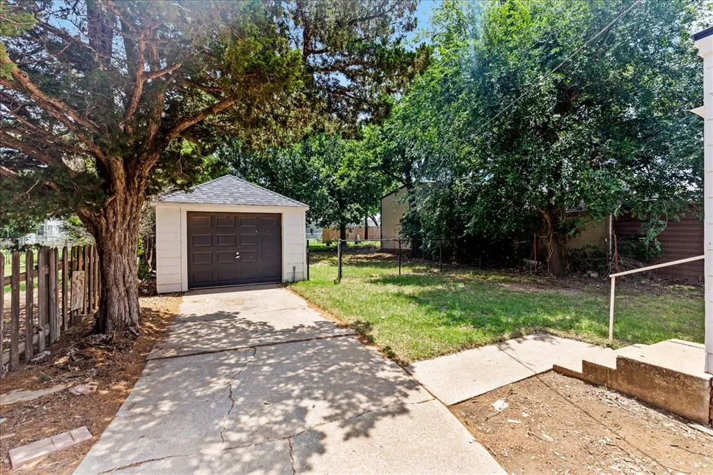 Photo 27 — 921 S Reno Avenue, El Reno, OK 73036
