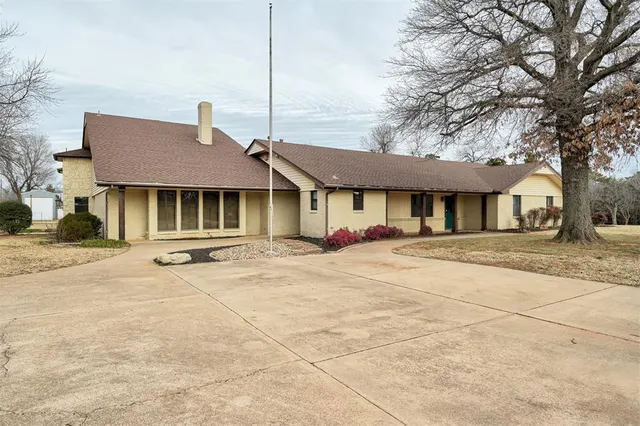 Photo 2 — 1839 E Pleasantview Lane, Mustang, OK 73064