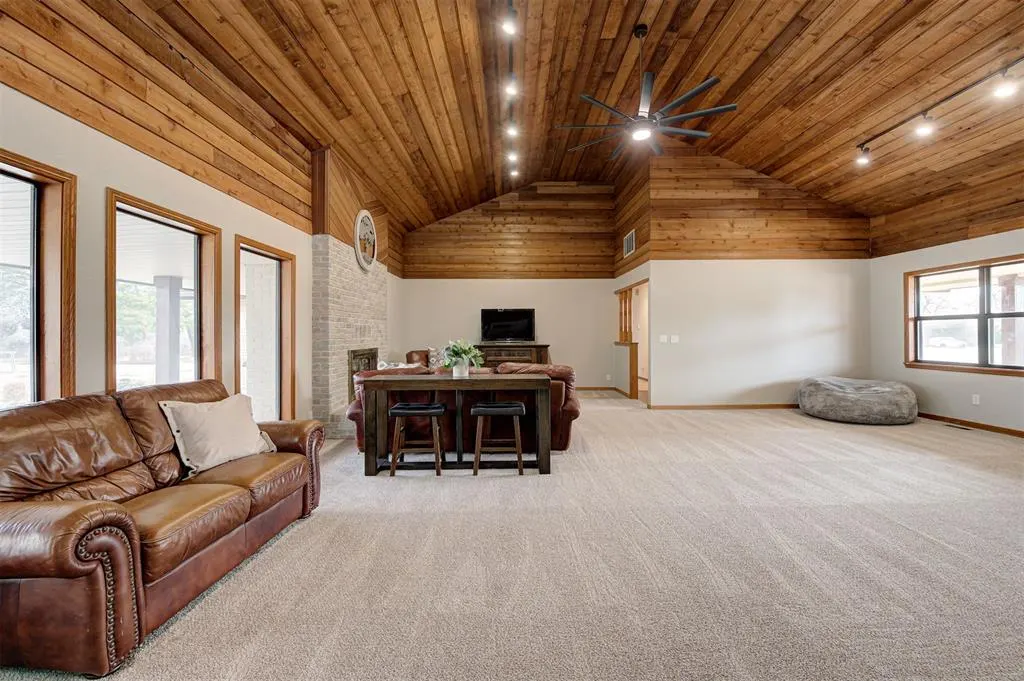 Photo 4 — 1839 E Pleasantview Lane, Mustang, OK 73064