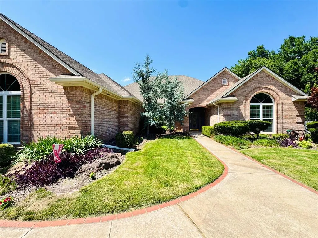 Photo 2 — 9125 Whispering Oaks Drive, Midwest City, OK 73130