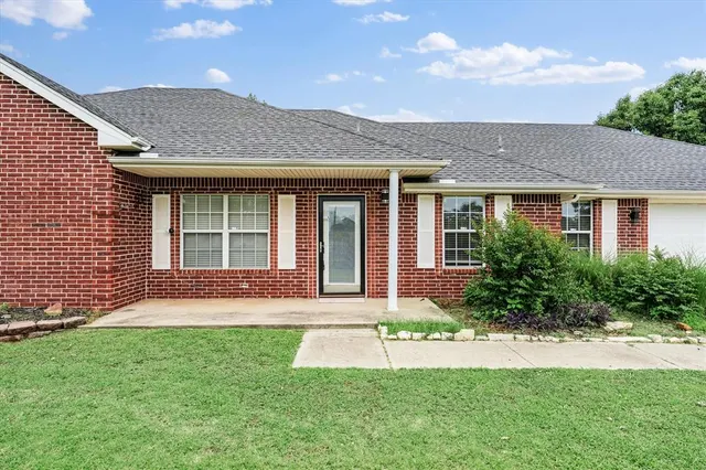 Photo 2 — 910796 S 3350 Road, Wellston, OK 74881