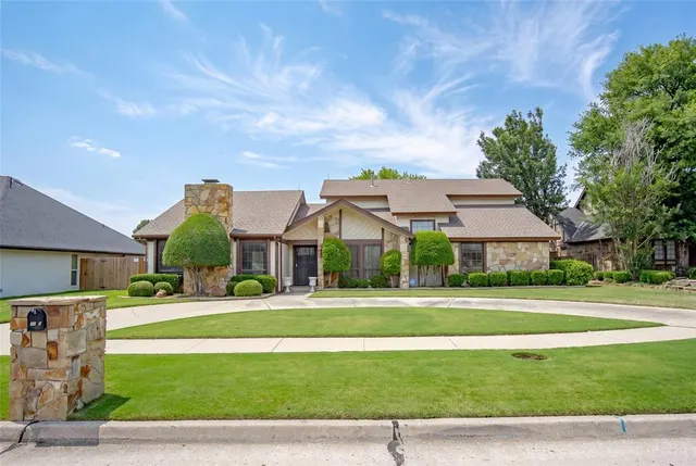 Photo 2 — 8013 Brownsville Lane, Bethany, OK 73008