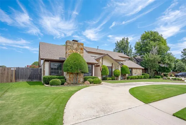 Photo 3 — 8013 Brownsville Lane, Bethany, OK 73008