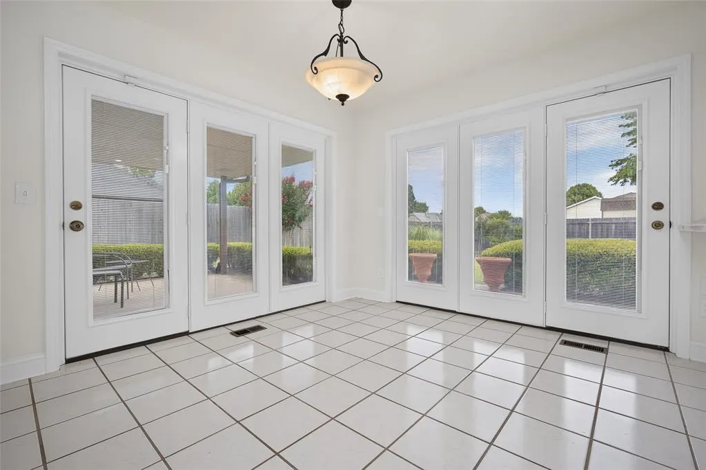 Photo 13 — 8013 Brownsville Lane, Bethany, OK 73008