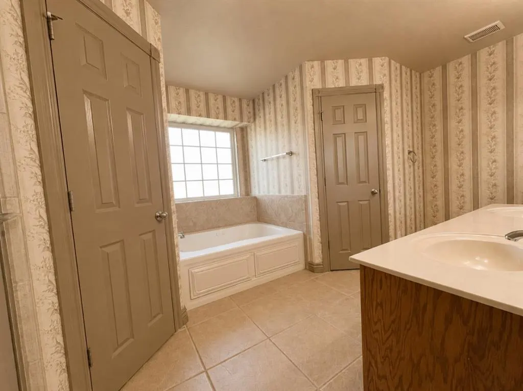 Photo 13 — 1701 Dorothy Drive, Oklahoma City, OK 73170