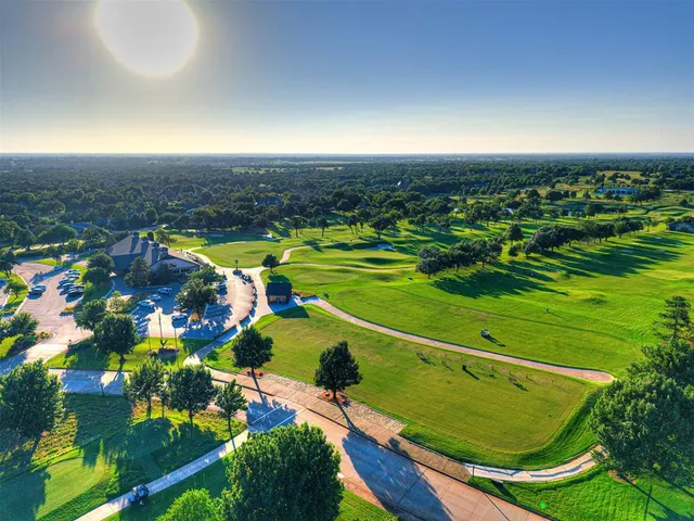 Photo 2 — 6401 Oak Tree Drive, Edmond, OK 73025