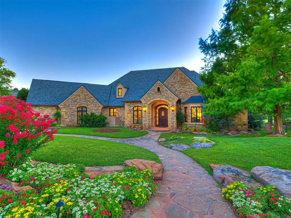 Photo 3 — 6401 Oak Tree Drive, Edmond, OK 73025