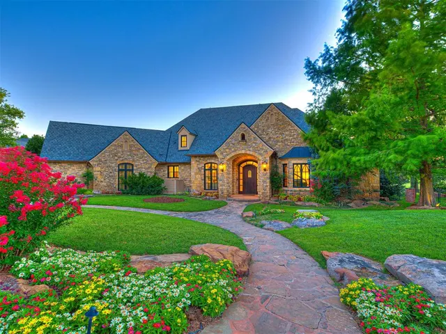 Photo 3 — 6401 Oak Tree Drive, Edmond, OK 73025