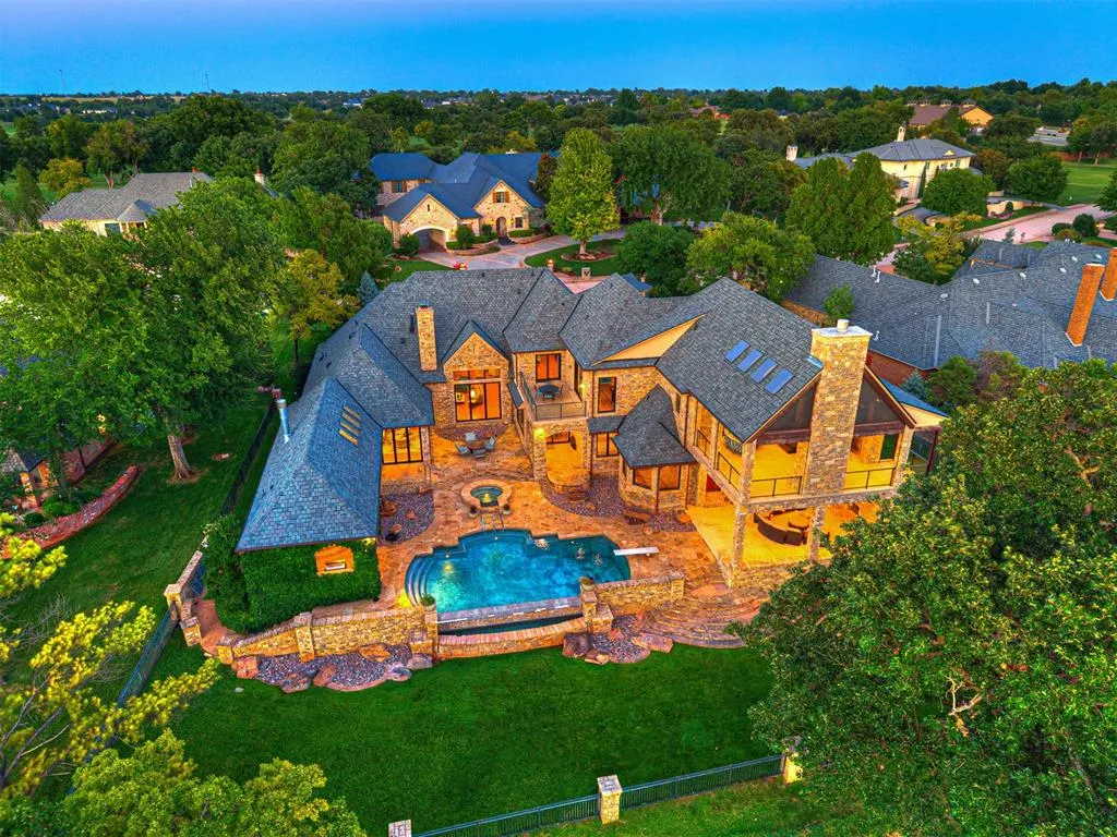 Photo 4 — 6401 Oak Tree Drive, Edmond, OK 73025