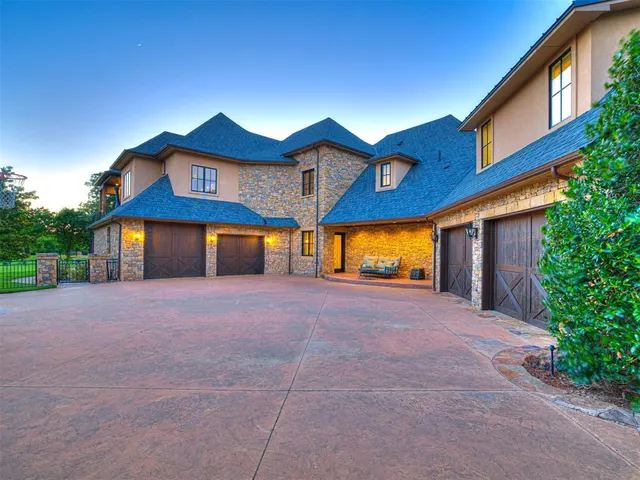 Photo 6 — 6401 Oak Tree Drive, Edmond, OK 73025