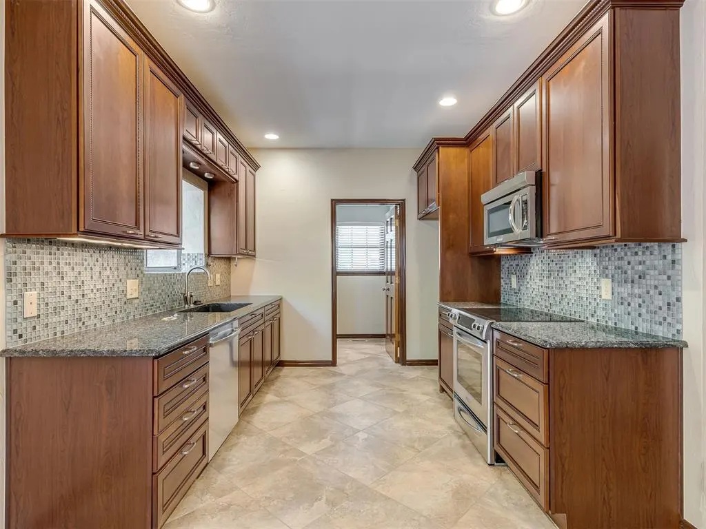 Photo 8 — 6208 Waterford Boulevard 96, Oklahoma City, OK 73116