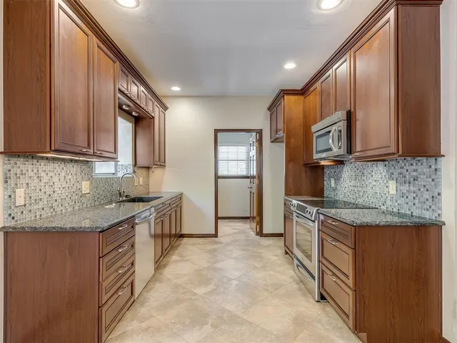 Photo 8 — 6208 Waterford Boulevard 96, Oklahoma City, OK 73116