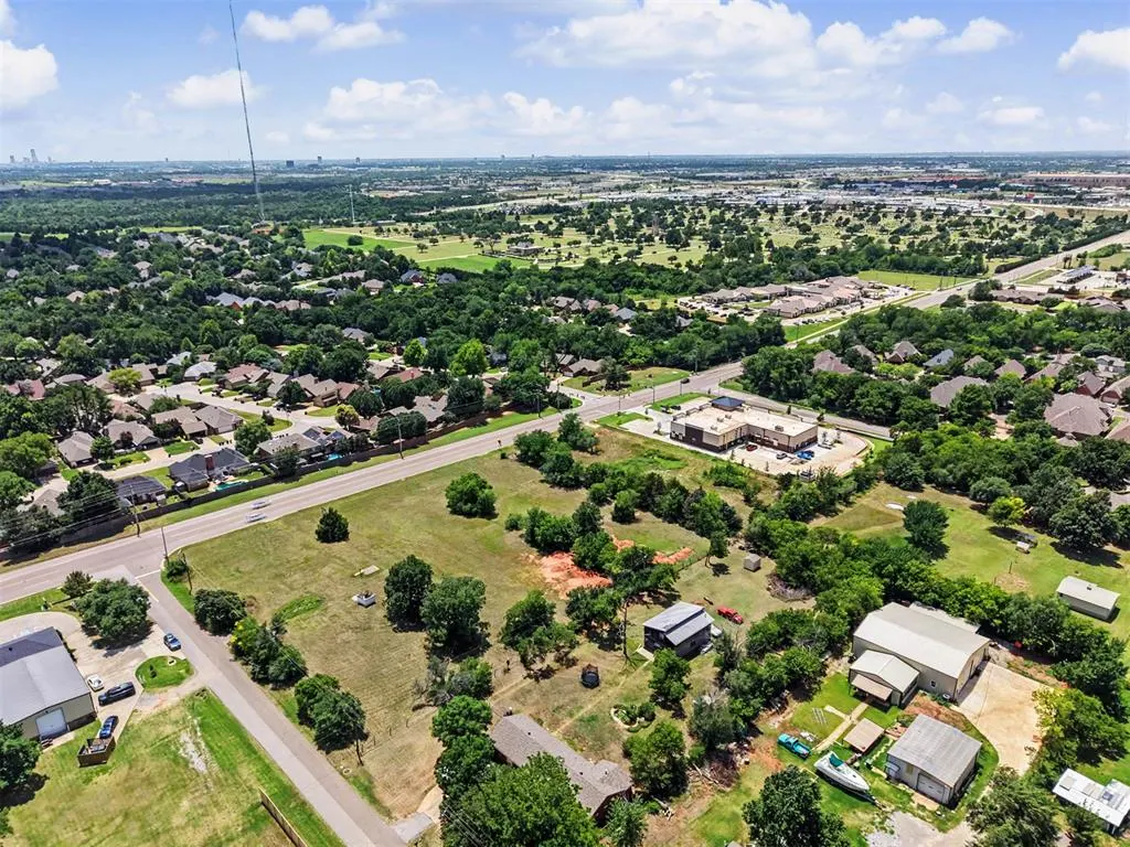 Front exterior — 109 E memorial Road, Edmond, OK 73114