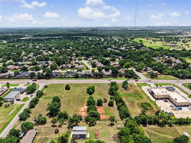 Photo 2 — 109 E memorial Road, Edmond, OK 73114