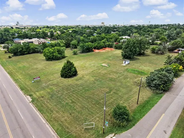 Photo 5 — 109 E memorial Road, Edmond, OK 73114