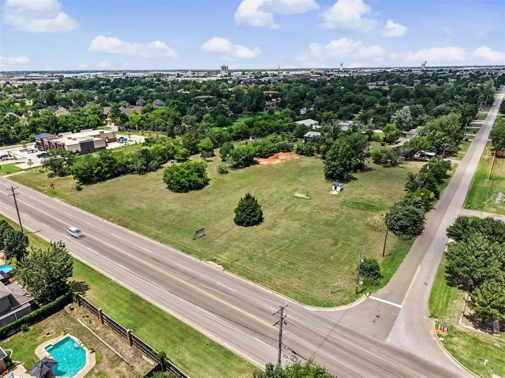 Photo 6 — 109 E memorial Road, Edmond, OK 73114