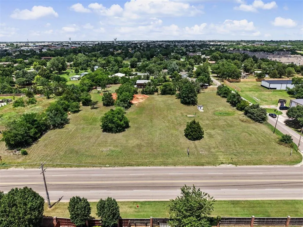 Photo 8 — 109 E memorial Road, Edmond, OK 73114