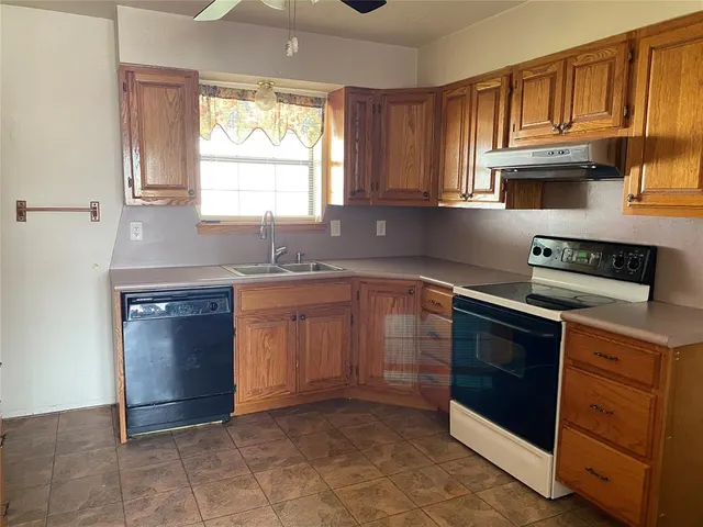 Photo 4 — 410 N C Street, Cement, OK 73017