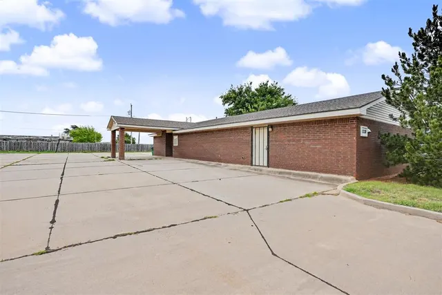 Photo 3 — 1220 S Broadway Street, Hobart, OK 73651