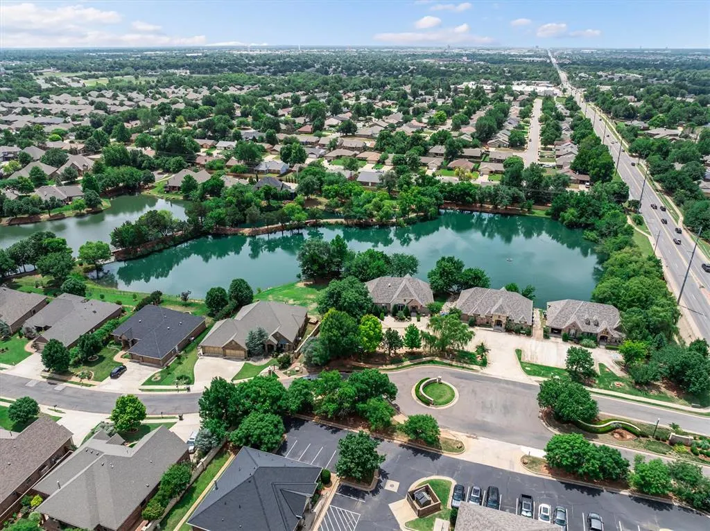 Photo 4 — 2224 Bridgeview Boulevard, Edmond, OK 73003